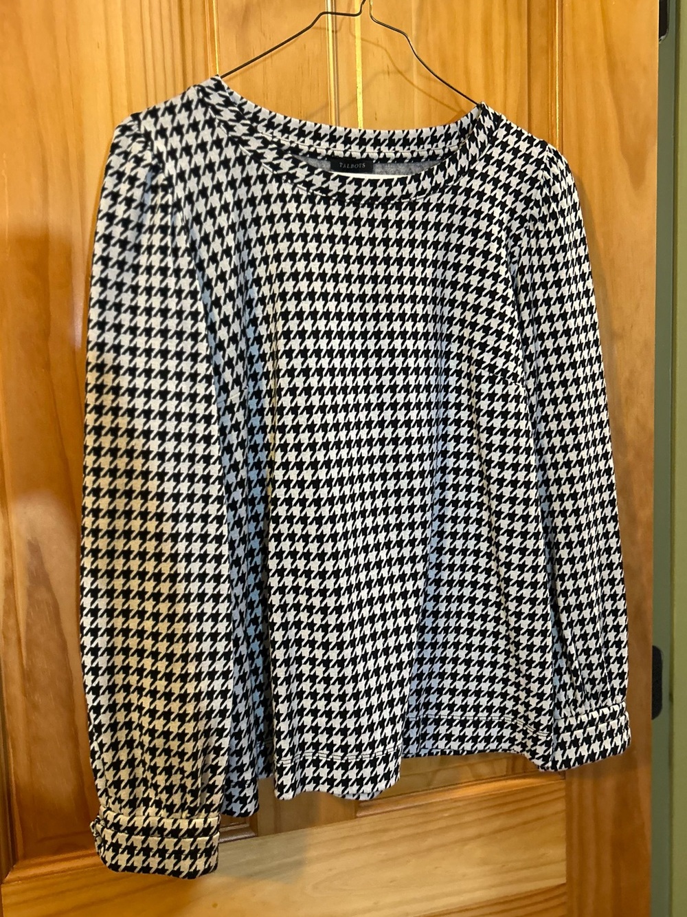 Talbots Black & White Houndstooth‎ Long-Sleeve Top w Pearl Buttons